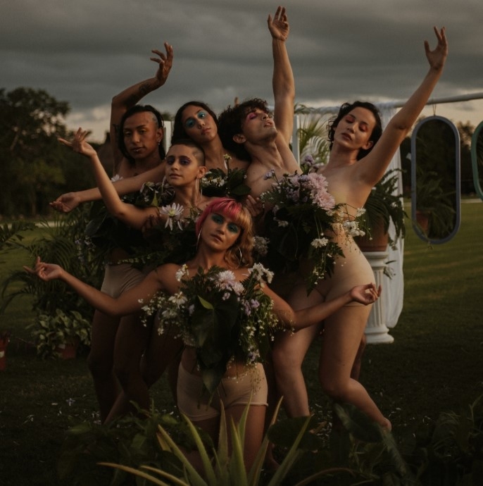 La creación audiovisual aborda el tema de la búsqueda del amor junto con sus vicisitudes