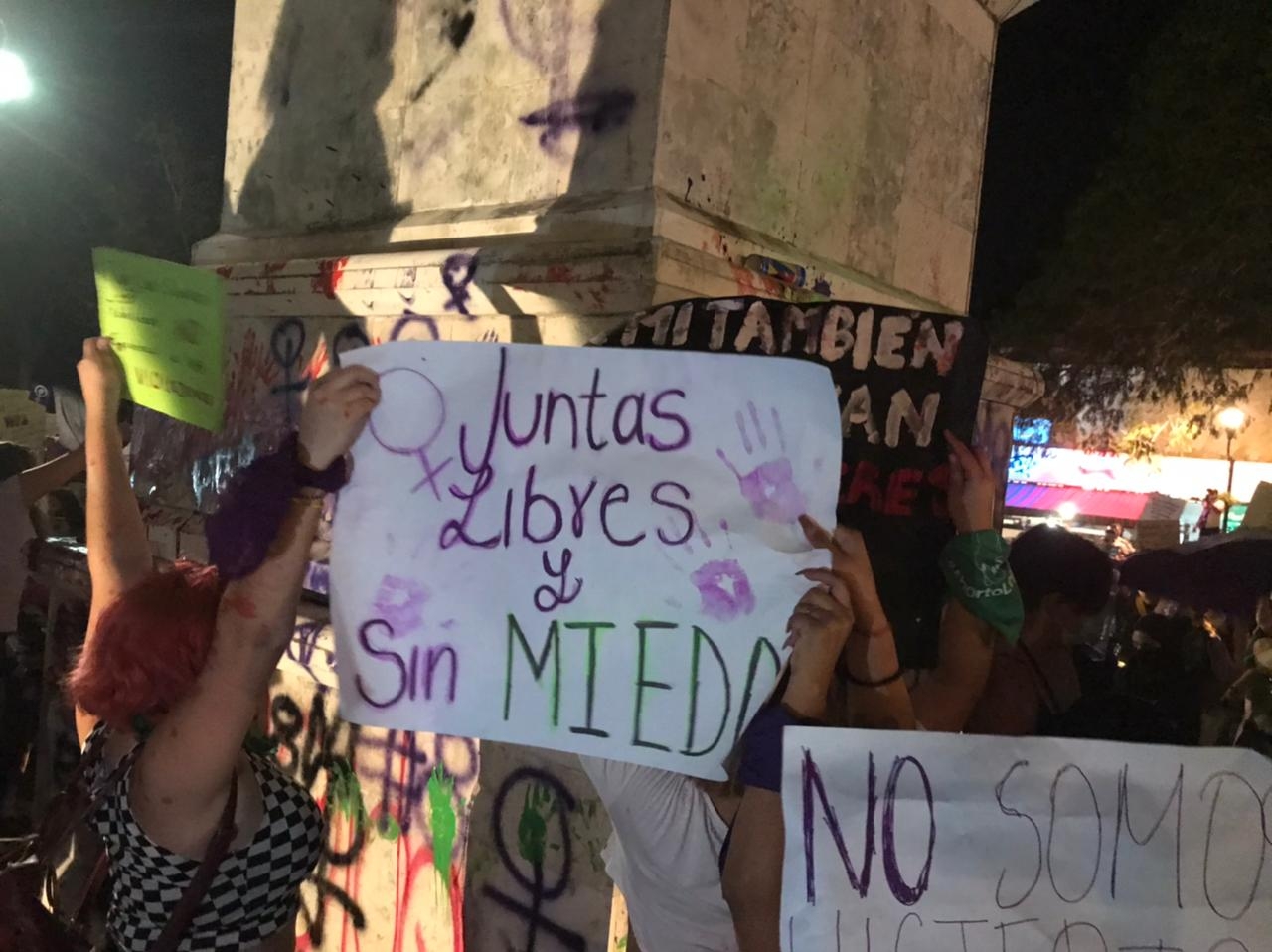 Las mujeres gritaron consignas contra la violencia de género Las mujeres gritaron consignas contra la violencia de género
