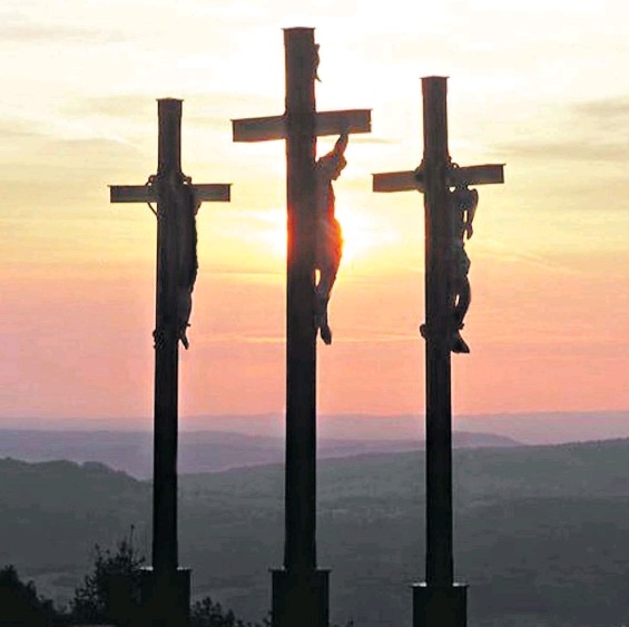 ¿Quiénes fueron los dos hombres que crucificaron a lado de Jesús?