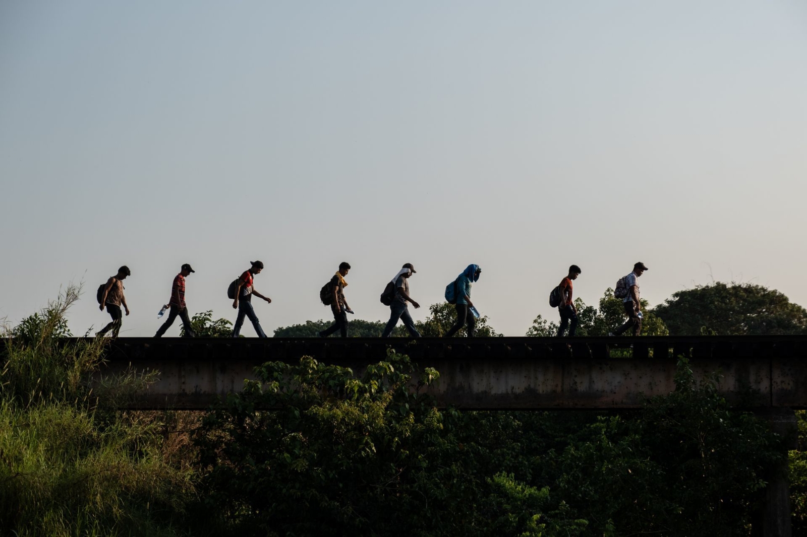 Migrantes cruzan por territorio nacional