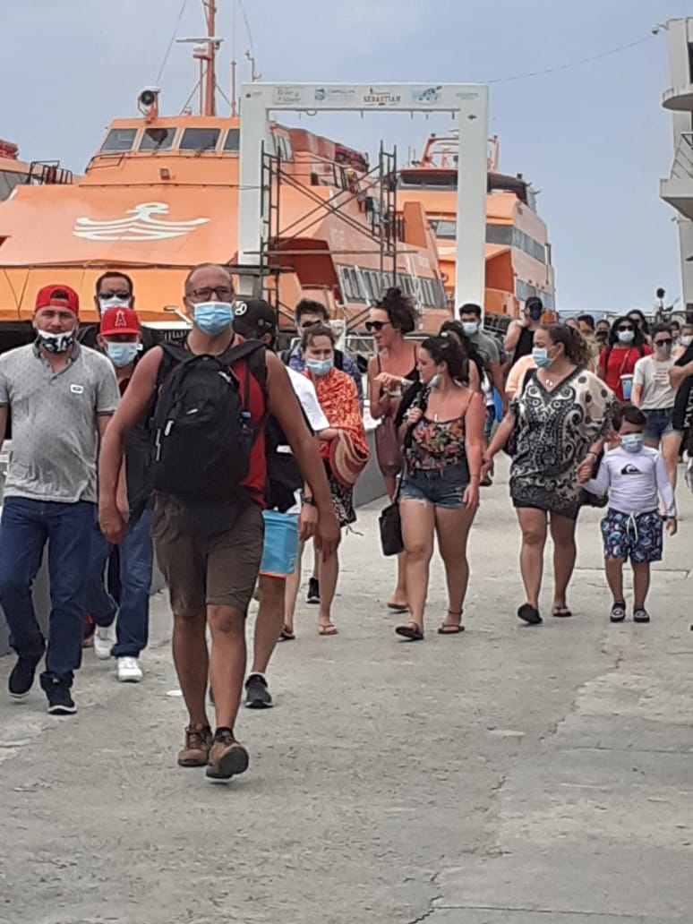 Pese a ser un domingo nublado, los turistas han arribado a la Isla de Cozumel para disfrutar de diversas actividades