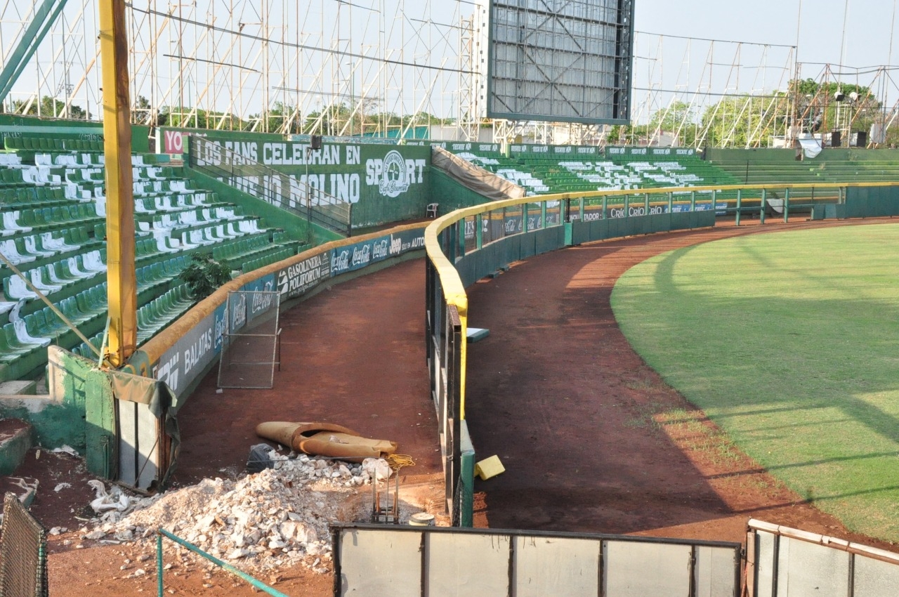 La zona de cuadrangulares por los costados pasó de 333 pies a a 317; y de 400 pies por el jardín central a 384, aproximadamente La zona de cuadrangulares por los costados pasó de 333 pies a a 317; y de 400 pies por el jardín central a 384, aproximadamente