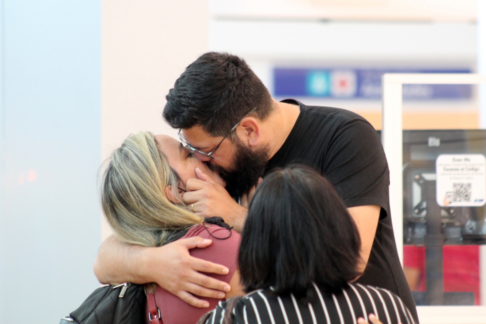 En un beso se activan unos 30 músculos faciales, de los cuales 17 son relacionados con la lengua. En un beso se activan unos 30 músculos faciales, de los cuales 17 son relacionados con la lengua.