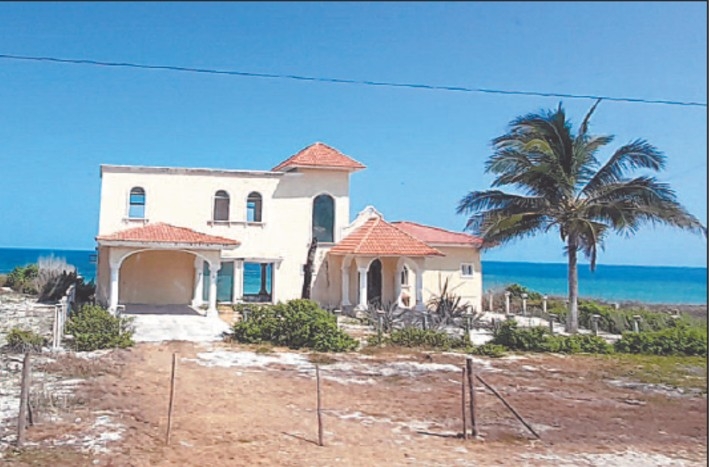 Denuncian lujosas casas abandonadas de megaproyecto turístico de Campeche
