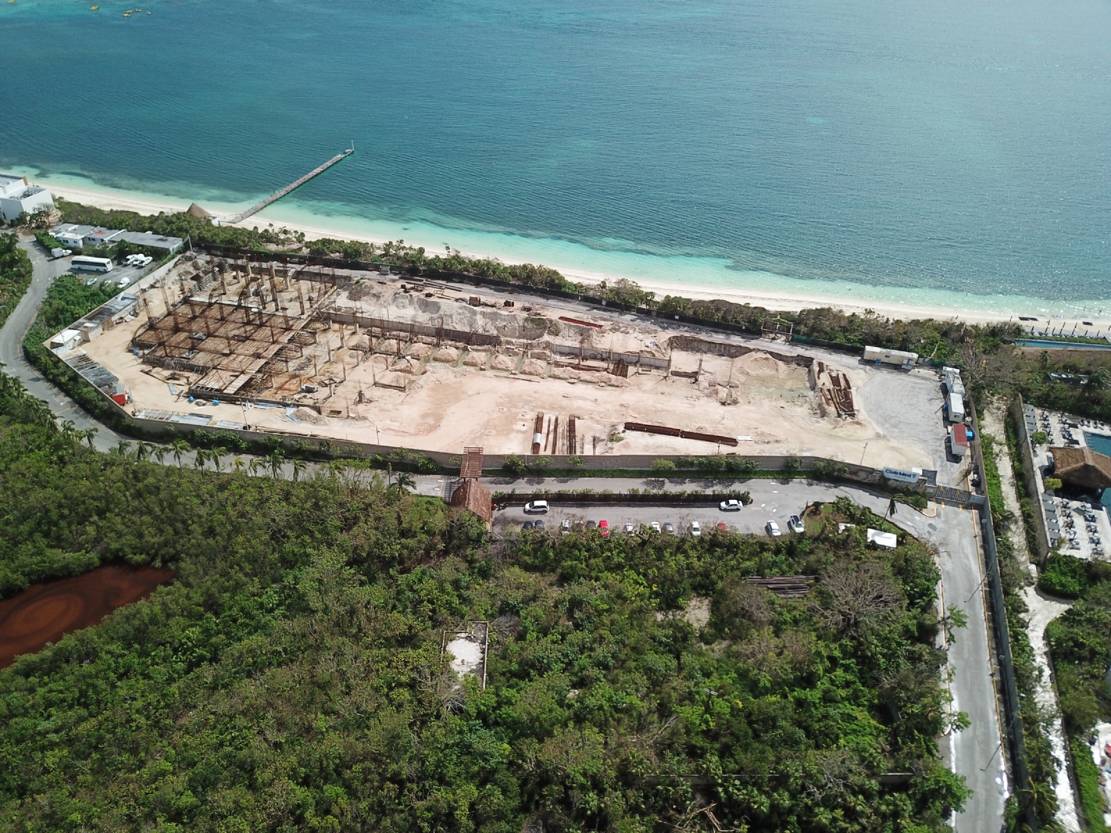 Así luce el espacio donde se construía el hotel en punta Nizuc