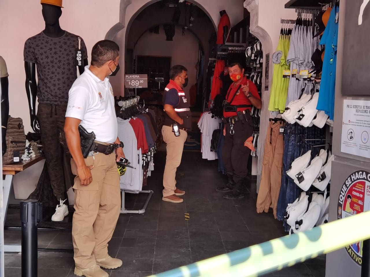 Al lugar llegaron elementos de la Policía Turística, bomberos y personal de Protección Civil Al lugar llegaron elementos de la Policía Turística, bomberos y personal de Protección Civil