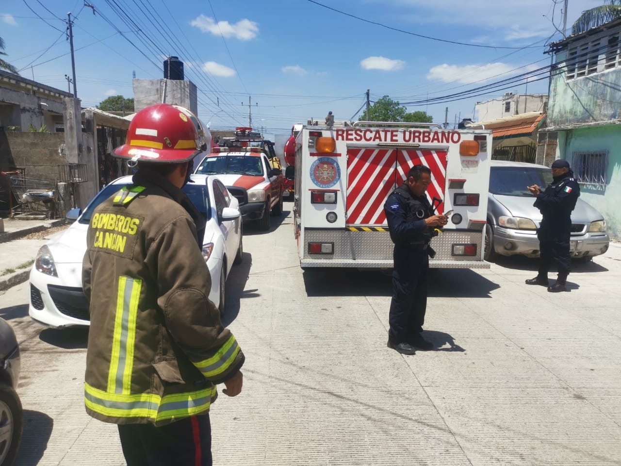 Integrantes del Heroico Cuerpo de Bomberos de la ciudad, auxiliaron a una menor y a un niño que resultaron lesionados Integrantes del Heroico Cuerpo de Bomberos de la ciudad, auxiliaron a una menor y a un niño que resultaron lesionados
