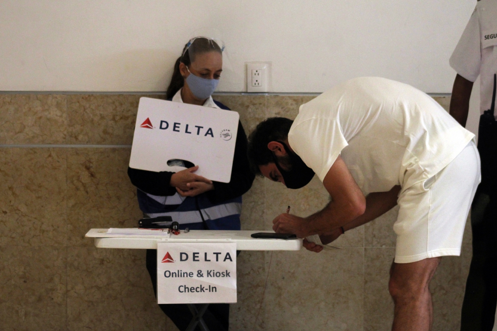 Aerolínea Delta instala módulo de registro para evitar aglomeraciones en AIC Aerolínea Delta instala módulo de registro para evitar aglomeraciones en AIC
