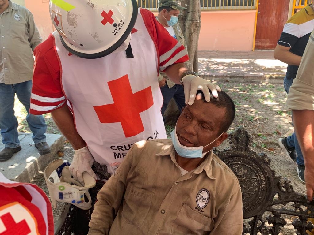 El trabajador tuvo que ser trasladado al hospital El trabajador tuvo que ser trasladado al hospital