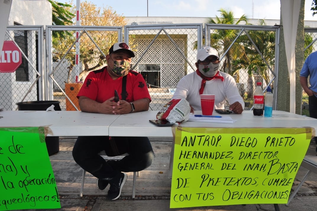 El líder sindical dijo que será en el transcurso del día, cuando se sepa si hay avances que permitan levantar la toma de los Centros INAH