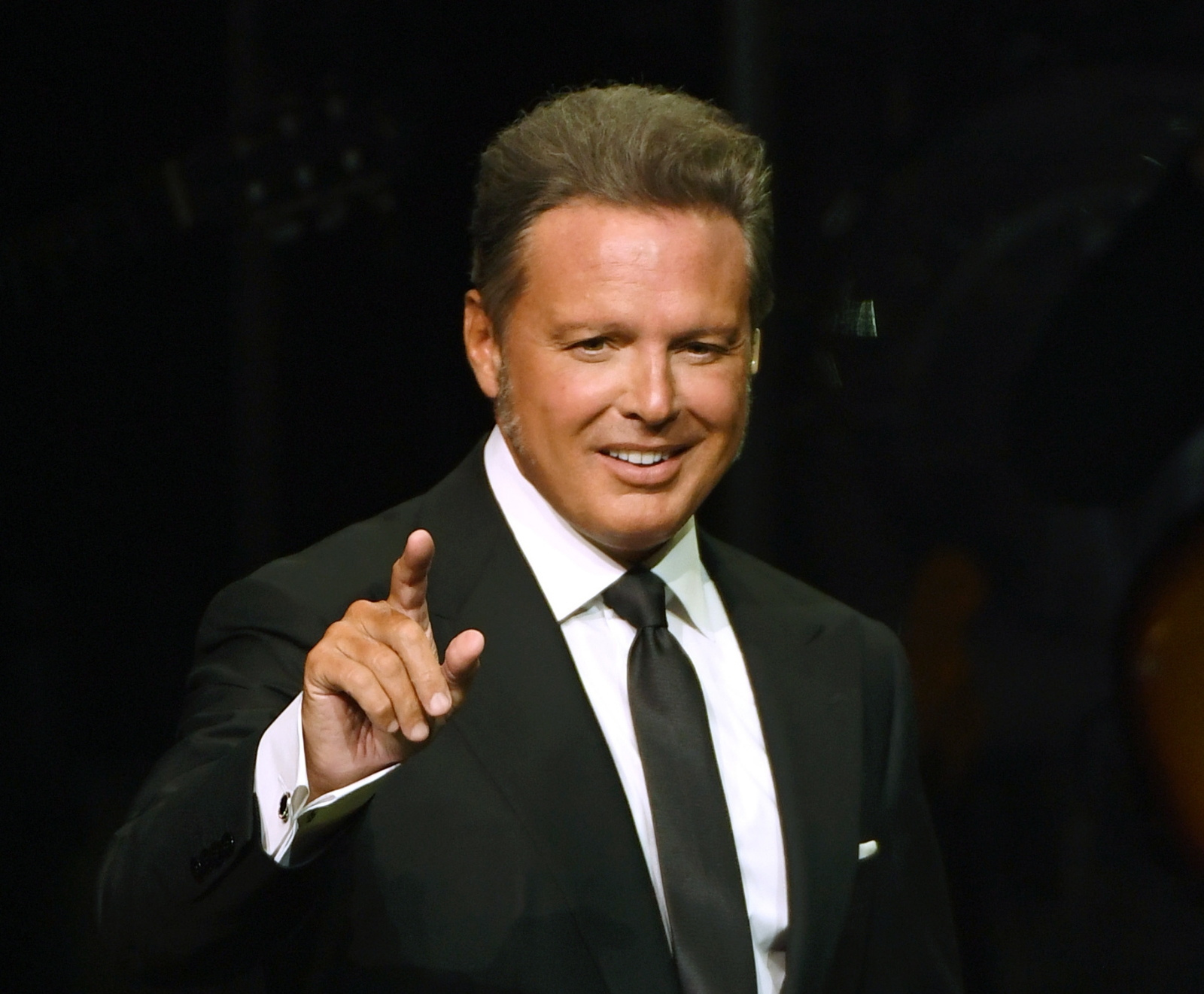 Muchos piensan que esta canción fue escrita exclusivamente para que Luis Miguel la cantara