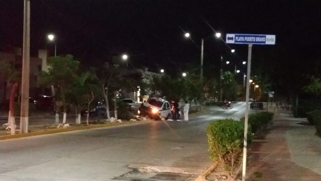 Así terminó el taxi luego del asesinato del taxista en Cancún Así terminó el taxi luego del asesinato del taxista en Cancún