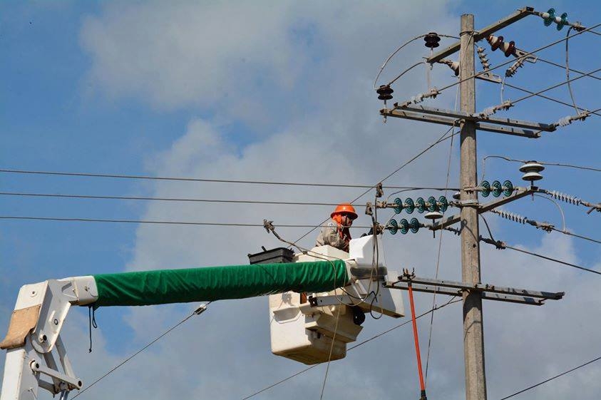 Apagones en Umán daña electrodomésticos en varios fraccionamientos, acusan