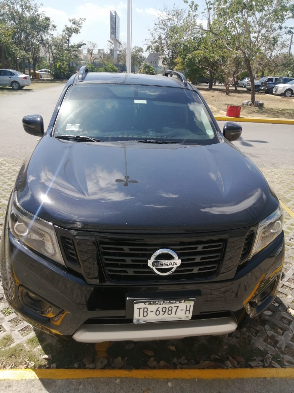 El hombre se bajó a acomodar la facia trasera de su auto, lo que fue aprovechado por el acusado