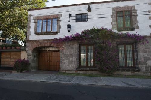Fachada de la casa donde el escritor pasó los últimos años de su vida Fachada de la casa donde el escritor pasó los últimos años de su vida