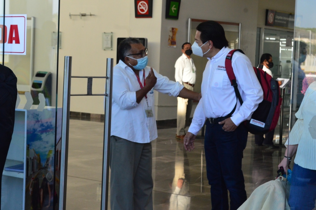 Taxista increpó al Presidente Nacional de Morena