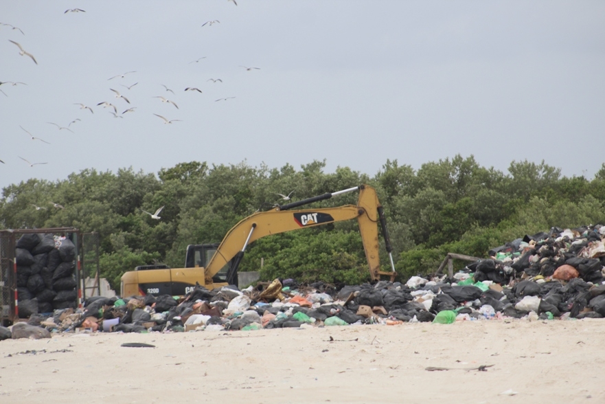 Acumulamiento de la basura en Holbox