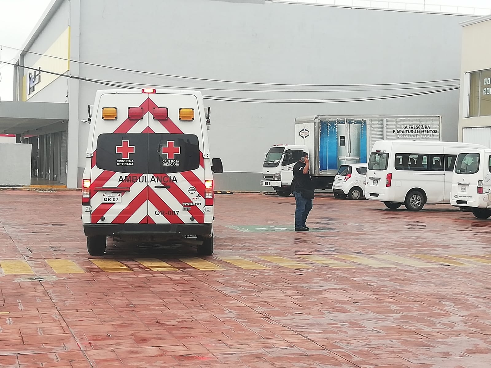 La hoy occisa fue traslada por una empresa funeraria privada