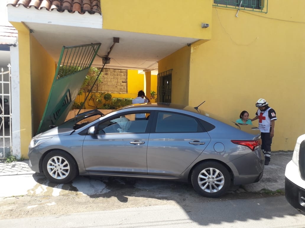 La conductora destrozó la cochera de una empresa La conductora destrozó la cochera de una empresa