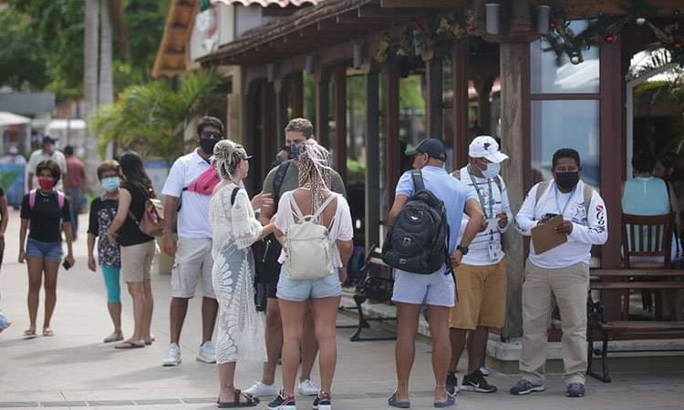 La mayoría de los turistas, tanto nacionales como extranjeros, llegan procedentes de la Riviera Maya La mayoría de los turistas, tanto nacionales como extranjeros, llegan procedentes de la Riviera Maya