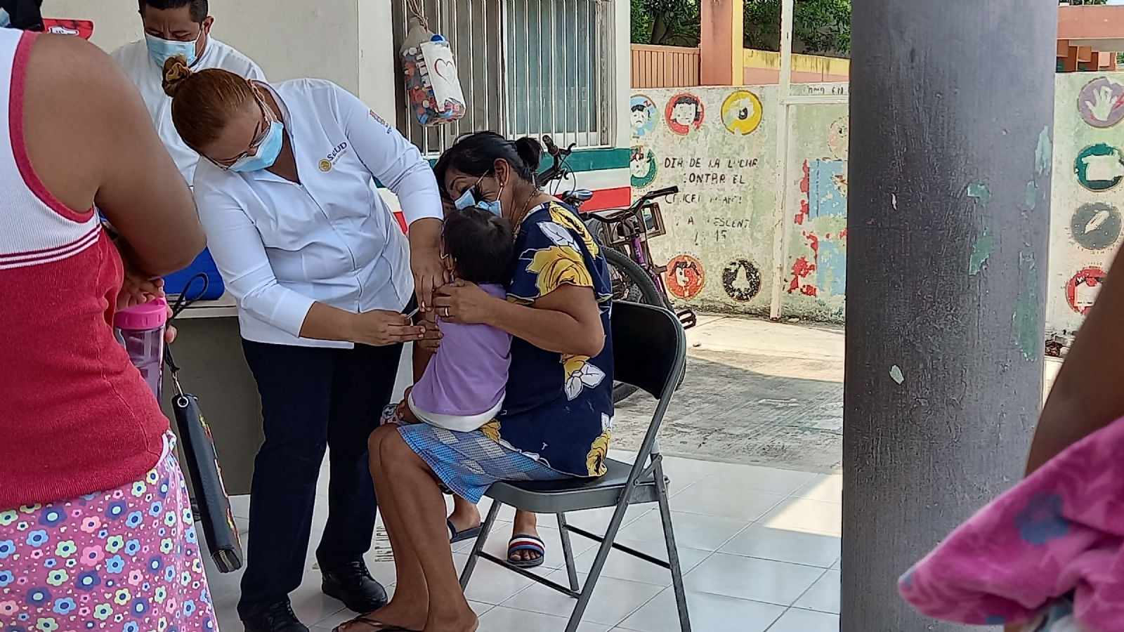 Durante las inoculaciones, derechohabientes portaron cubrebocas