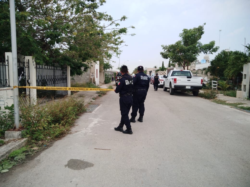 Pese a que la joven se fue acuchillada en el cuello, está pudo sobrevivir y logró pedir ayuda Pese a que la joven se fue acuchillada en el cuello, está pudo sobrevivir y logró pedir ayuda