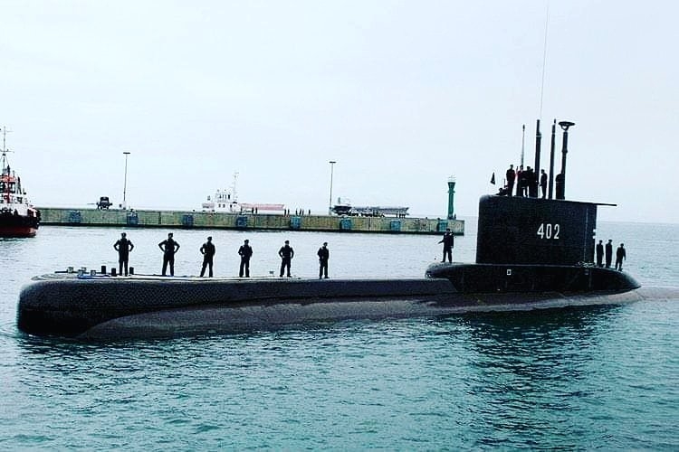 Alrededor de las 07:00 horas de la mañana, el monitoreo realizado por un helicóptero descubrió un derrame de petróleo
