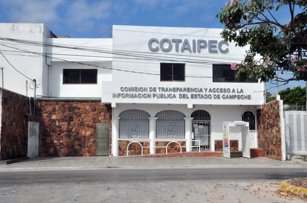 El alcalde con licencia Eliseo Fernández Montufar clasificó como reservados los 492 convenios hoy sujetos a escrutinio