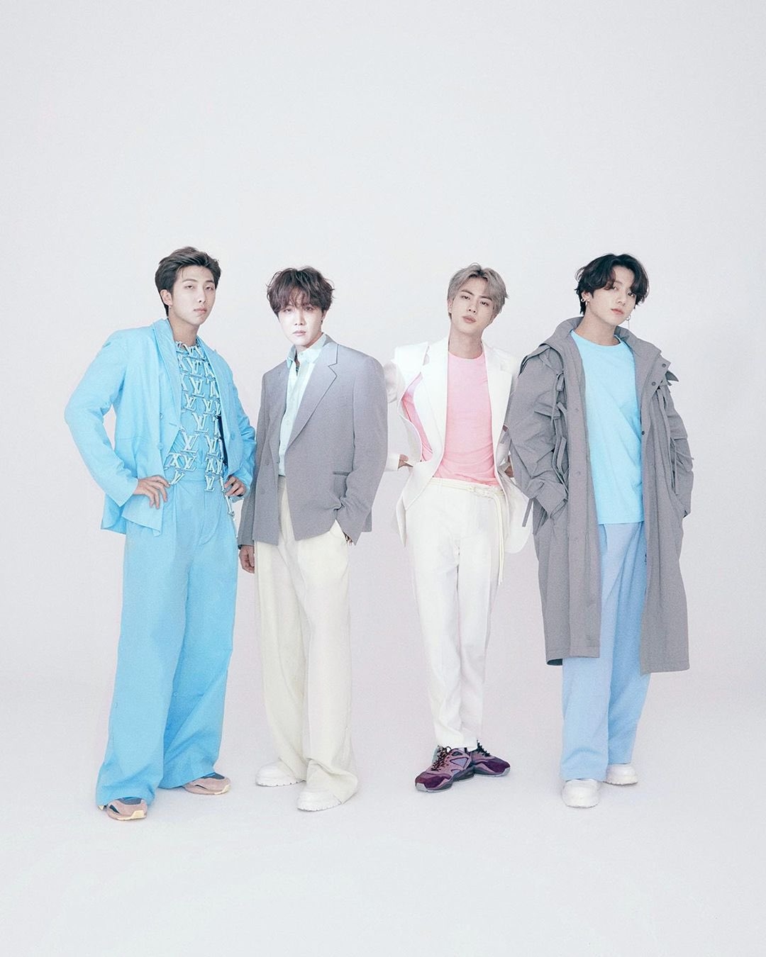 A través de publicaciones en redes sociales la marca de moda explicó por qué eligieron a los Bangtan Boys como imagen mundial A través de publicaciones en redes sociales la marca de moda explicó por qué eligieron a los Bangtan Boys como imagen mundial