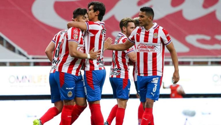 La playera se puede comprar a través de la tienda de Chivas a partir de este 23 de abril con un costo de 2 mil 599 pesos