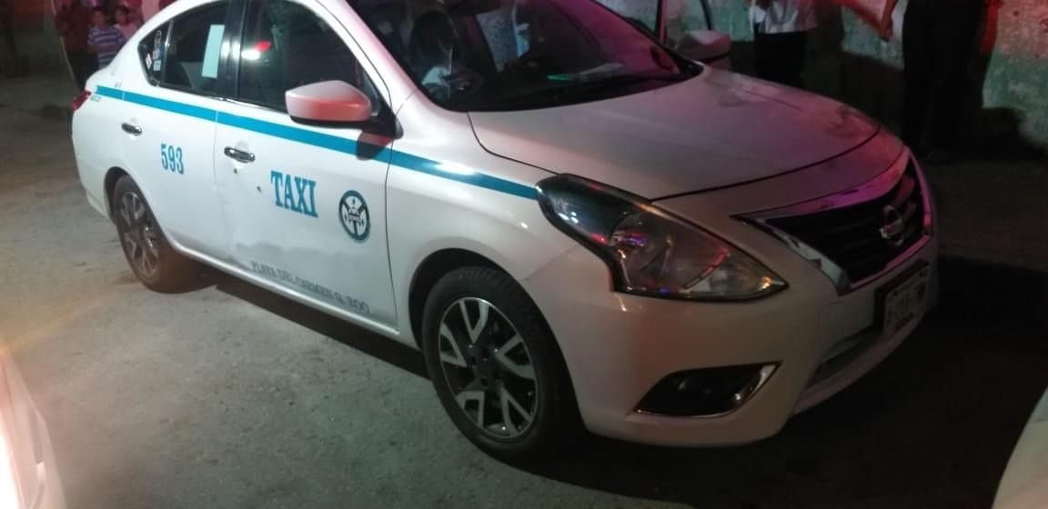 Este es el vehículo donde murió el taxista en Playa del Carmen Este es el vehículo donde murió el taxista en Playa del Carmen
