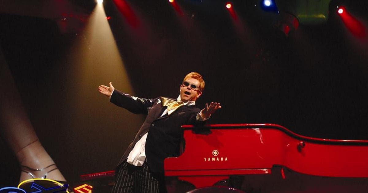 Elton John dio un gran concierto en el Castillo de Chichén Itzá