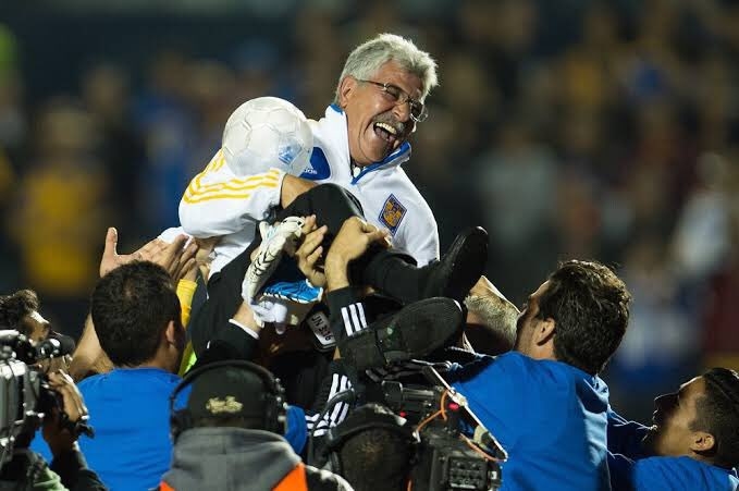 "Tuca" Ferretti fue 11 años DT de Tigres