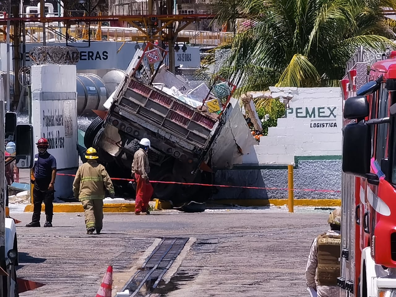 Guardias de seguridad tras el hecho activaron la alarma contra incendio generándose con ello la movilización del personal