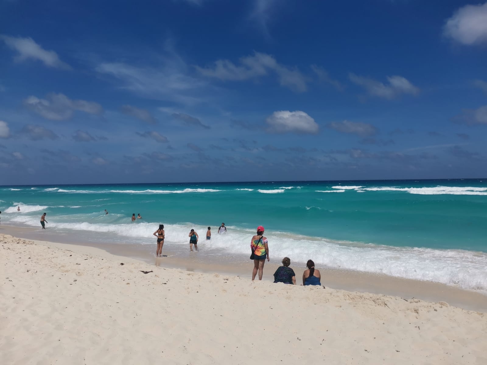 Las playas lucieron vacías este sábado