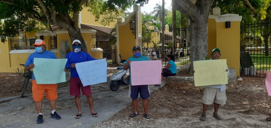 “En 22 años ninguna autoridad se había interesado en construir una calle y resulta que ahora que el Hotel tiene nuevos dueños la construirán” “En 22 años ninguna autoridad se había interesado en construir una calle y resulta que ahora que el Hotel tiene nuevos dueños la construirán”