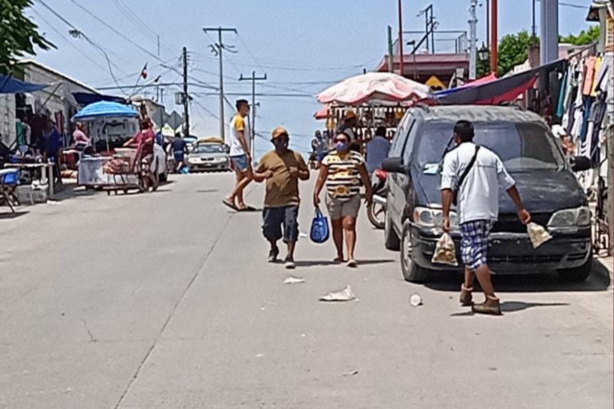 Los comerciantes del tianguis “El Joloch” dejaron en claro que a todos los candidatos les pedirán atención a sus necesidades Los comerciantes del tianguis “El Joloch” dejaron en claro que a todos los candidatos les pedirán atención a sus necesidades