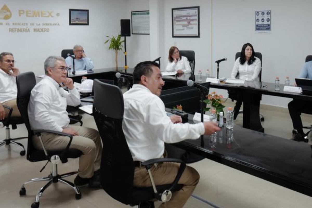 En punto de las 9:10 de la mañana de este domingo, arribó el convoy del mandatario nacional a la refinería Francisco I. Madero para la reunión privada En punto de las 9:10 de la mañana de este domingo, arribó el convoy del mandatario nacional a la refinería Francisco I. Madero para la reunión privada