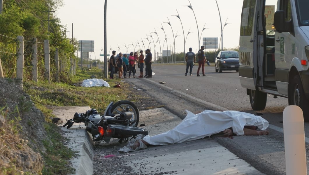 Las personas que iban a bordo de la moto perdieron la vida al instante Las personas que iban a bordo de la moto perdieron la vida al instante