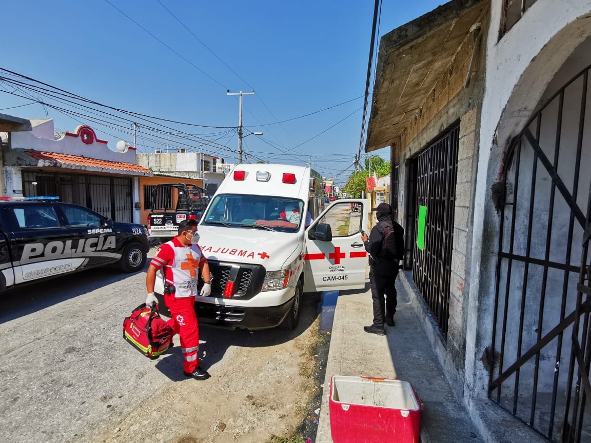 Al lugar arribaron paramédicos de la Cruz Roja para dar los primeros auxilios, pero el hombre se encontraba sin signos vitales Al lugar arribaron paramédicos de la Cruz Roja para dar los primeros auxilios, pero el hombre se encontraba sin signos vitales