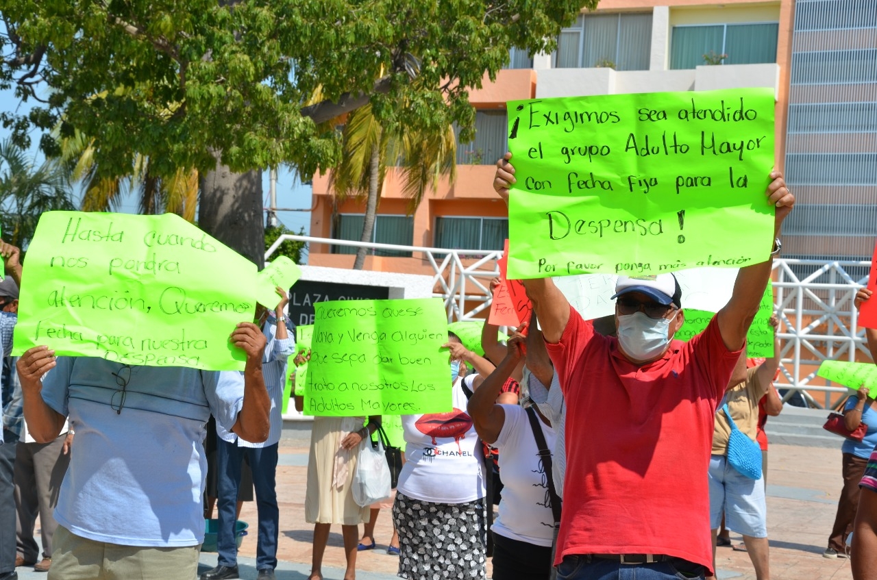 La manifestación duró menos de media horas, ya que fueron atendidos por el director de Desarrollo Social