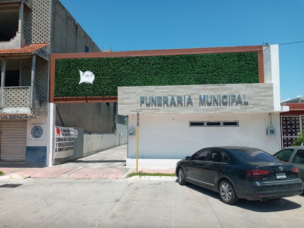 El panteón municipal se encuentra cerrado al público en general El panteón municipal se encuentra cerrado al público en general
