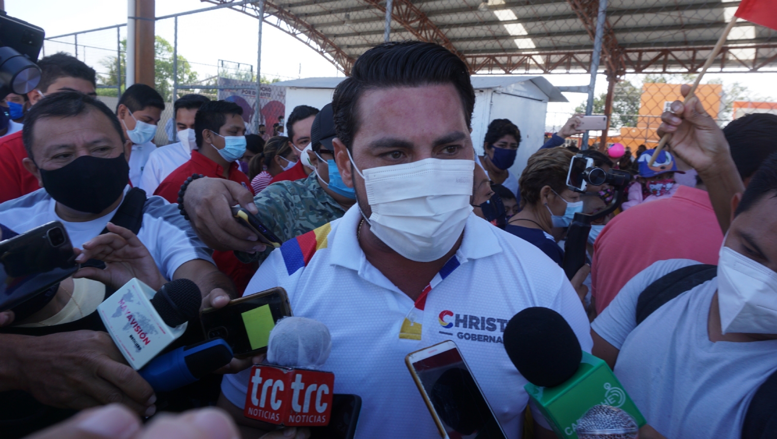 Un votante con salario mínimo deberá trabajar todo un sexenio para alcanzar lo que ha gastado este candidato en su campaña política