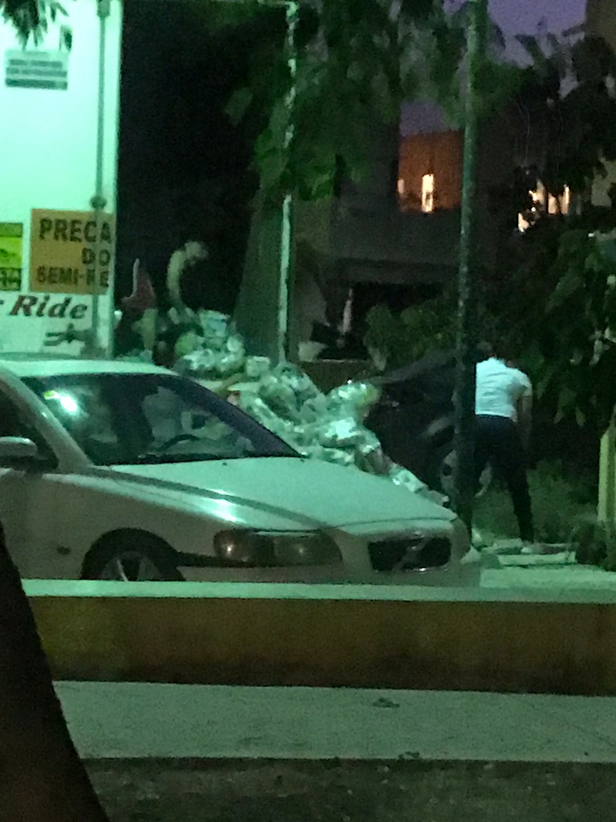 El camión venía lleno de despensas El camión venía lleno de despensas
