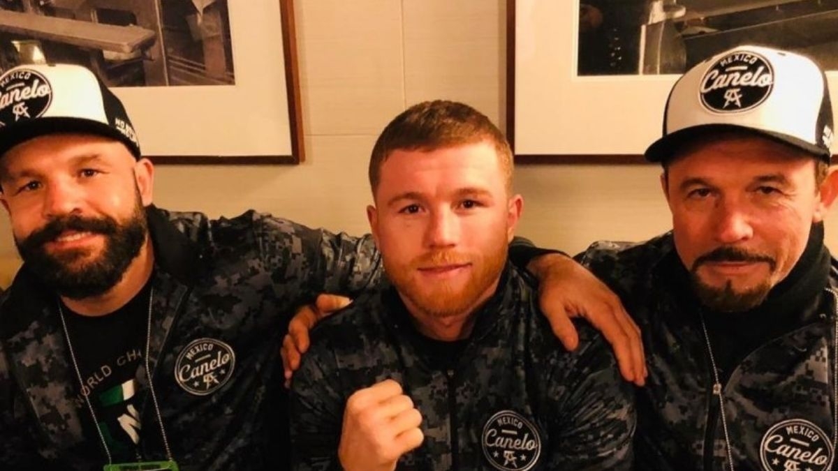 Canelo Álvarez y sus hermanos Canelo Álvarez y sus hermanos