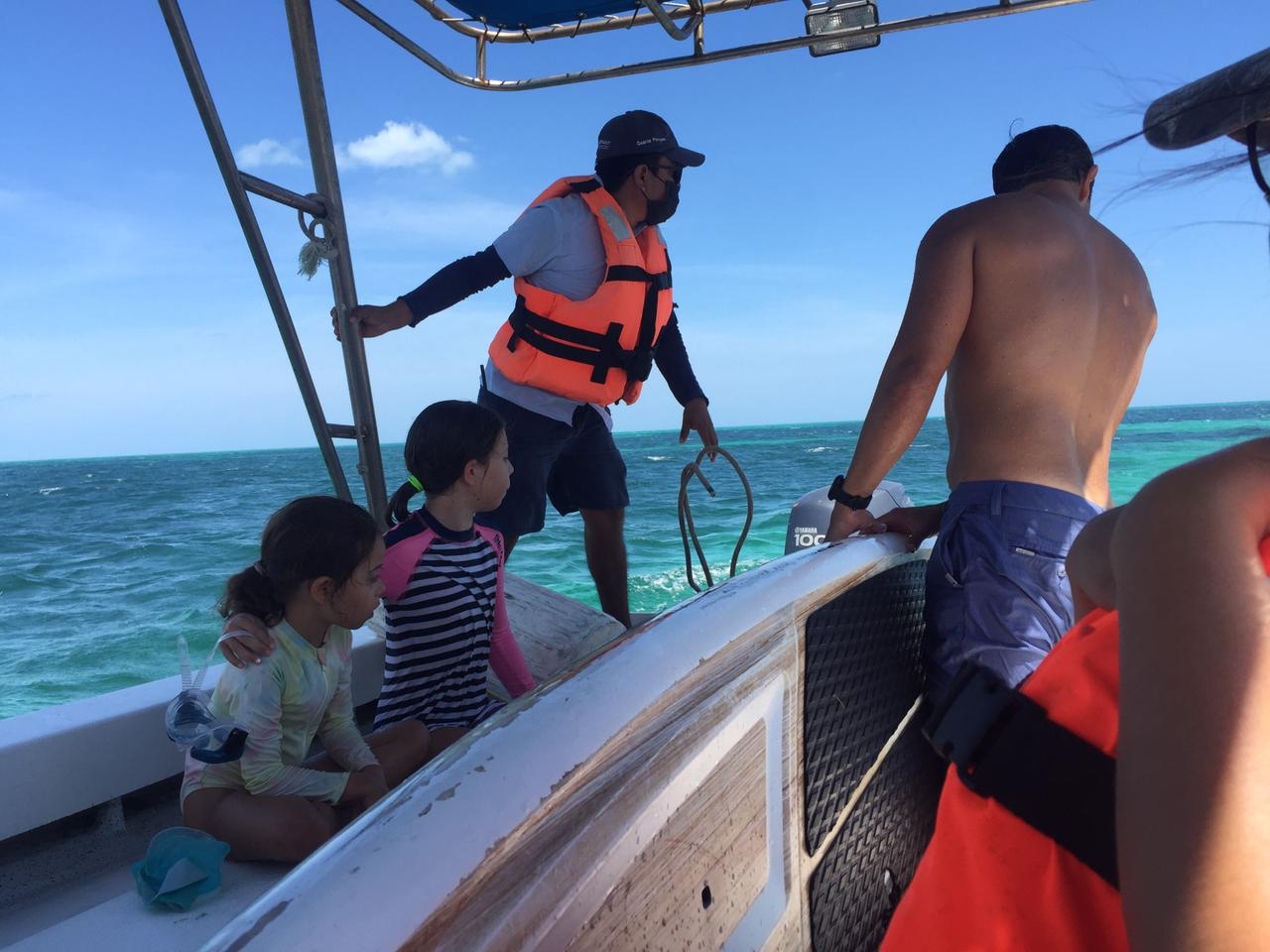 Los turistas lograron ser salvados por guarda parques