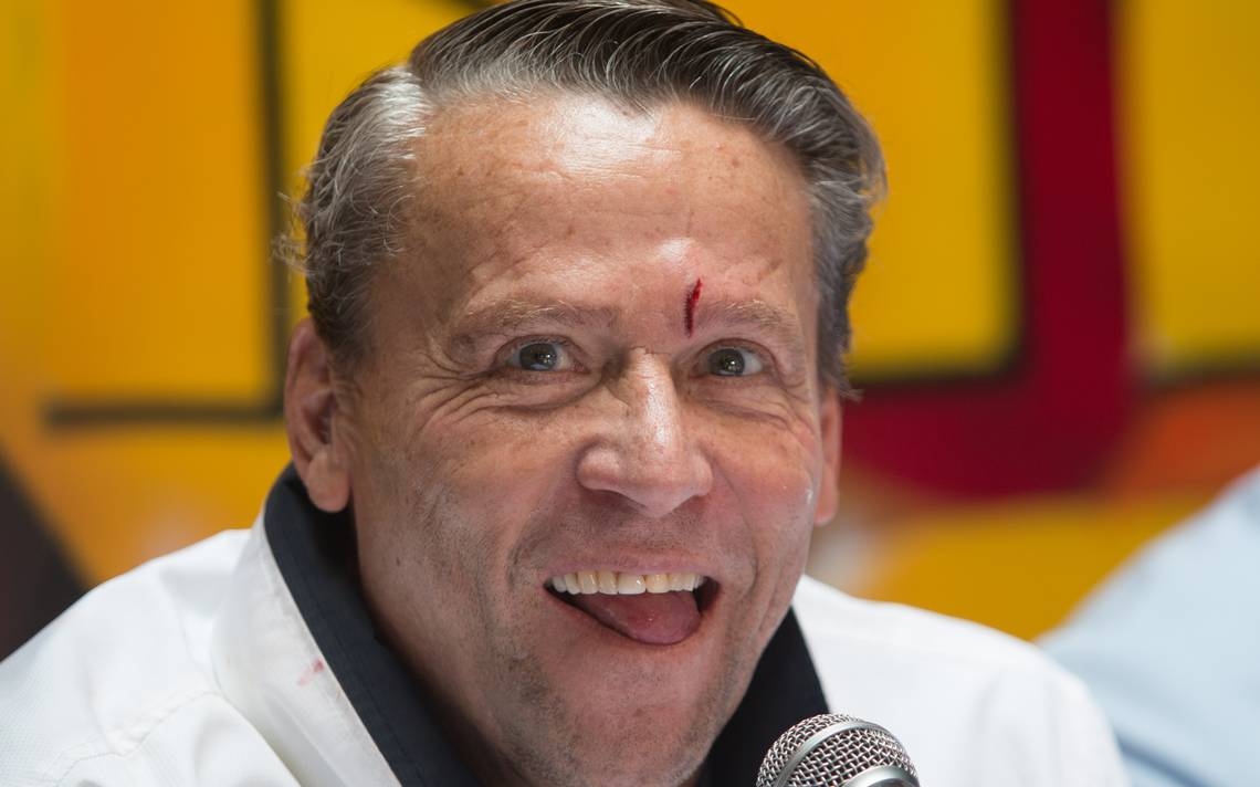 Alfredo Adame le manda un saludo muy peculiar a joven yucateco