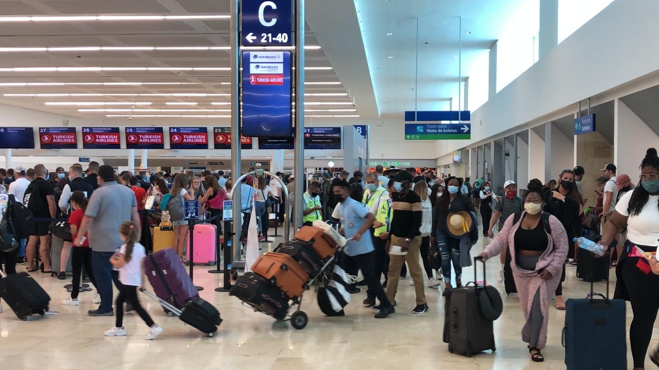 El aeropuerto lucía repleto de pasajeros