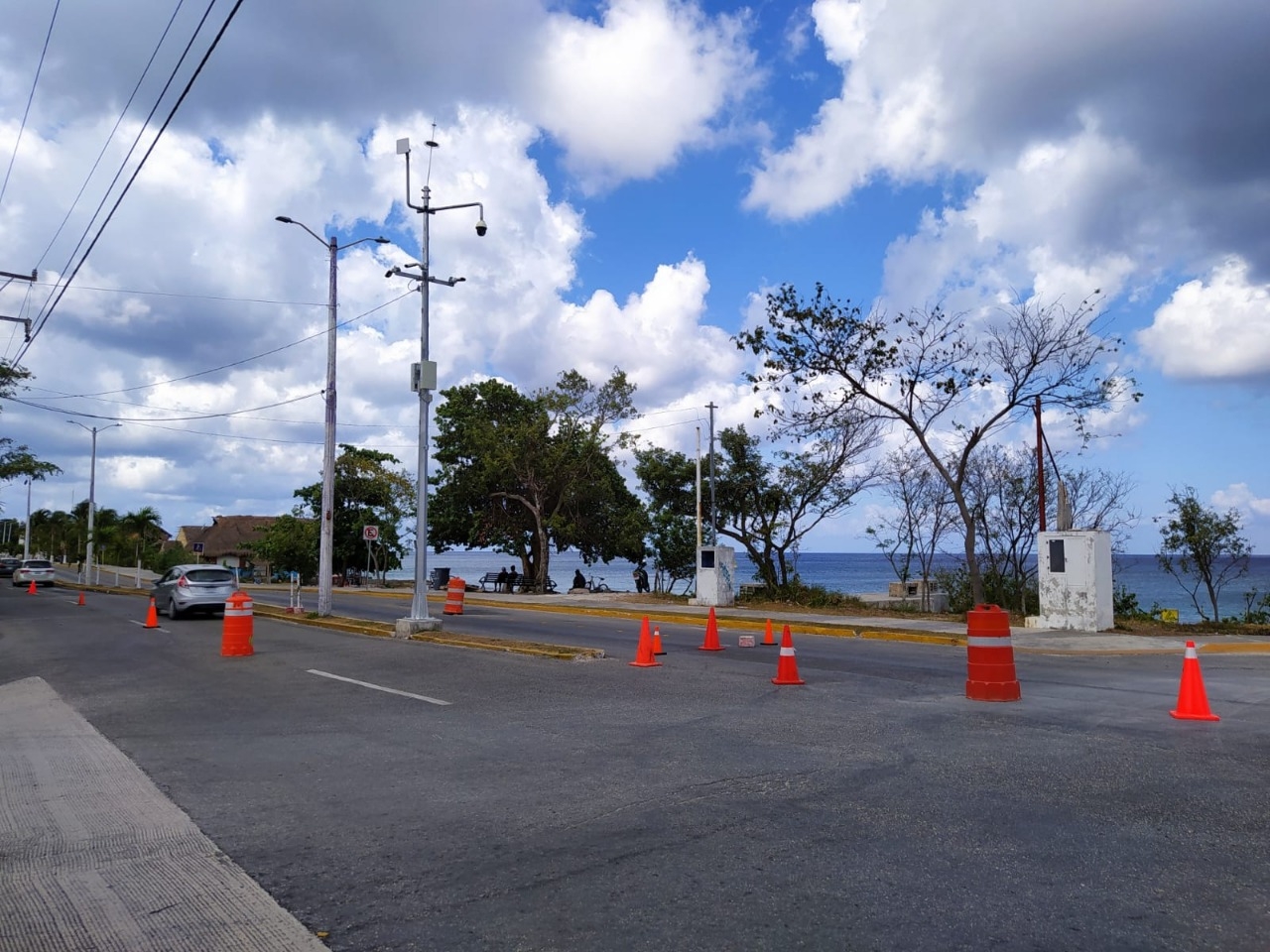 De manera sorpresiva este viernes por la tarde se reportó el hundimiento de un área de poco más de un metro