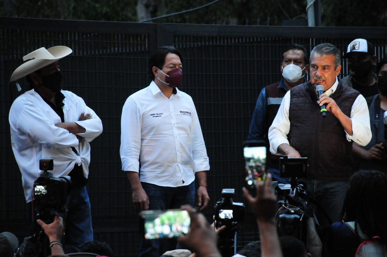 Raúl Morón y Félix Salgado, junto con el presidente de Morena